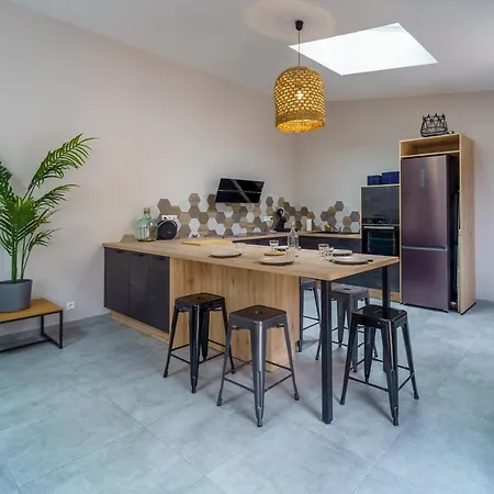 Holiday home Maison Calme Avec Terrasse/garage Centre-ville C