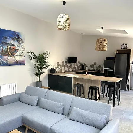 Maison Calme Avec Terrasse/garage Centre-ville C بيت للعطل